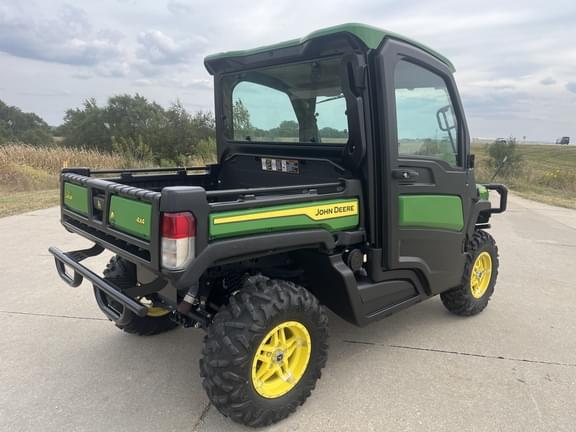 Image of John Deere XUV 835R equipment image 3