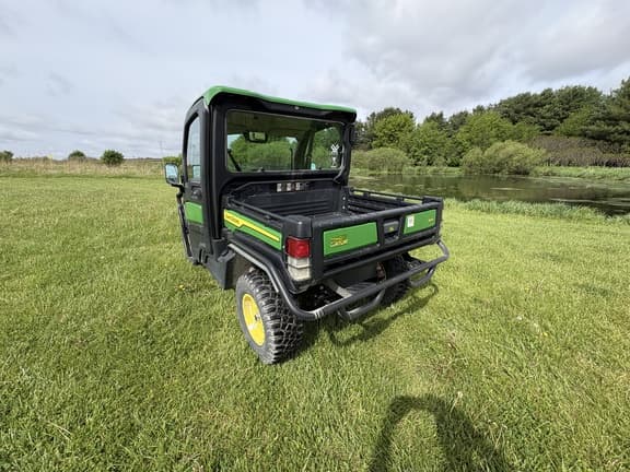 Image of John Deere XUV 835R equipment image 2