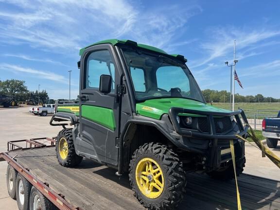 Image of John Deere XUV 835R Primary image