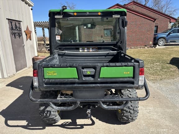 Image of John Deere XUV 835R equipment image 3