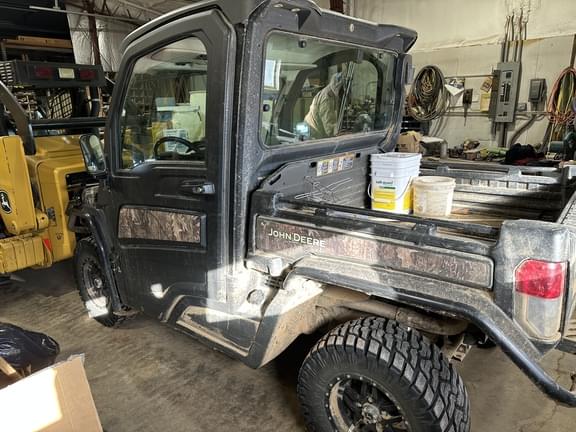 Image of John Deere XUV 835R equipment image 1