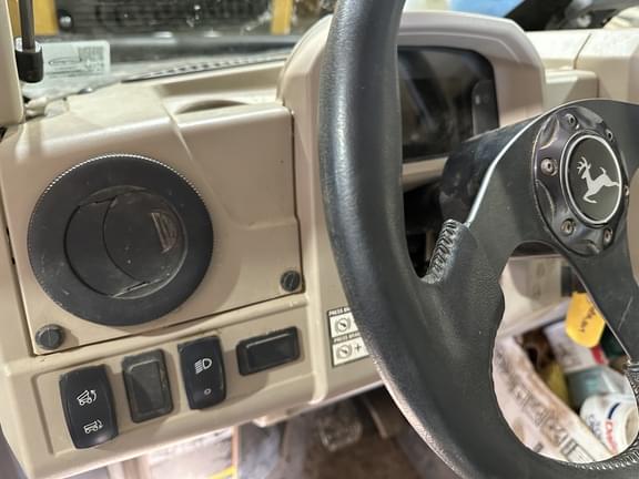 Image of John Deere XUV 835R equipment image 3