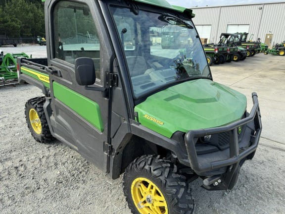 2021 John Deere XUV 835R Equipment Image0