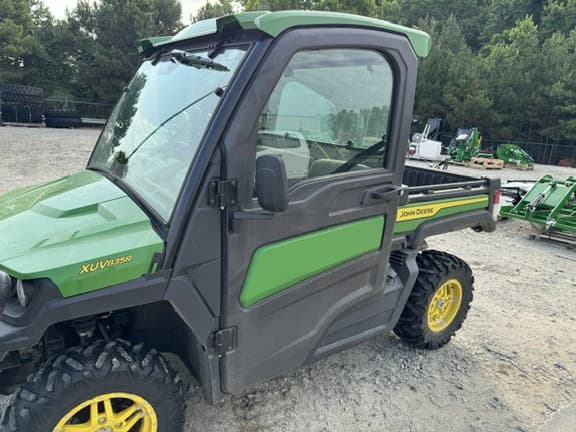 Image of John Deere XUV 835R equipment image 1