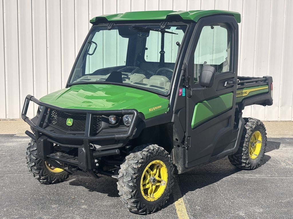 2021 John Deere XUV 835R Equipment Image0