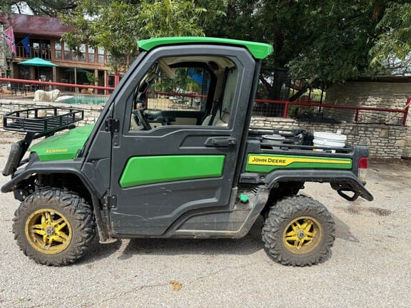 2021 John Deere XUV 865R Equipment Image0