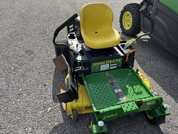 Image of John Deere Z335E equipment image 1