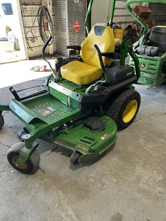 Image of John Deere Z735M equipment image 1
