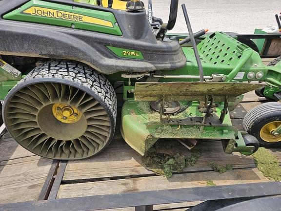 Image of John Deere Z915E equipment image 4