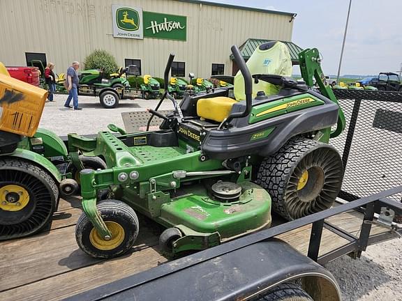 Image of John Deere Z915E equipment image 1