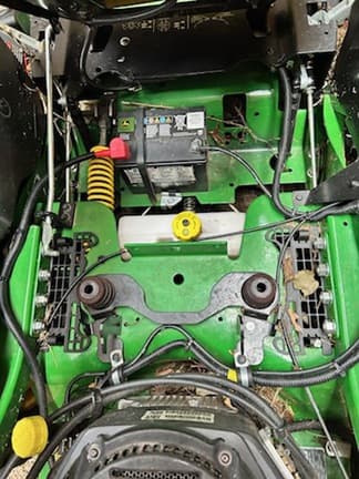 Image of John Deere Z915E equipment image 4
