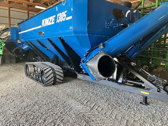 Image of Kinze 1305 equipment image 2