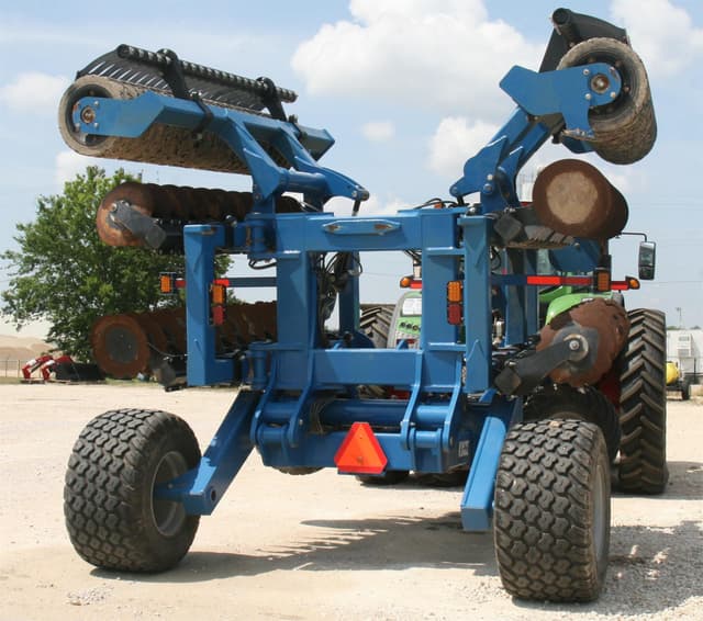 Image of Kinze Mach Till 201 equipment image 4