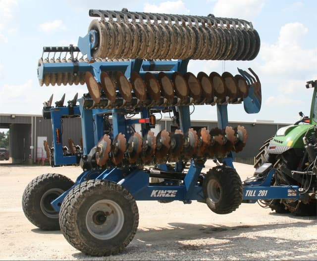 Image of Kinze Mach Till 201 equipment image 3