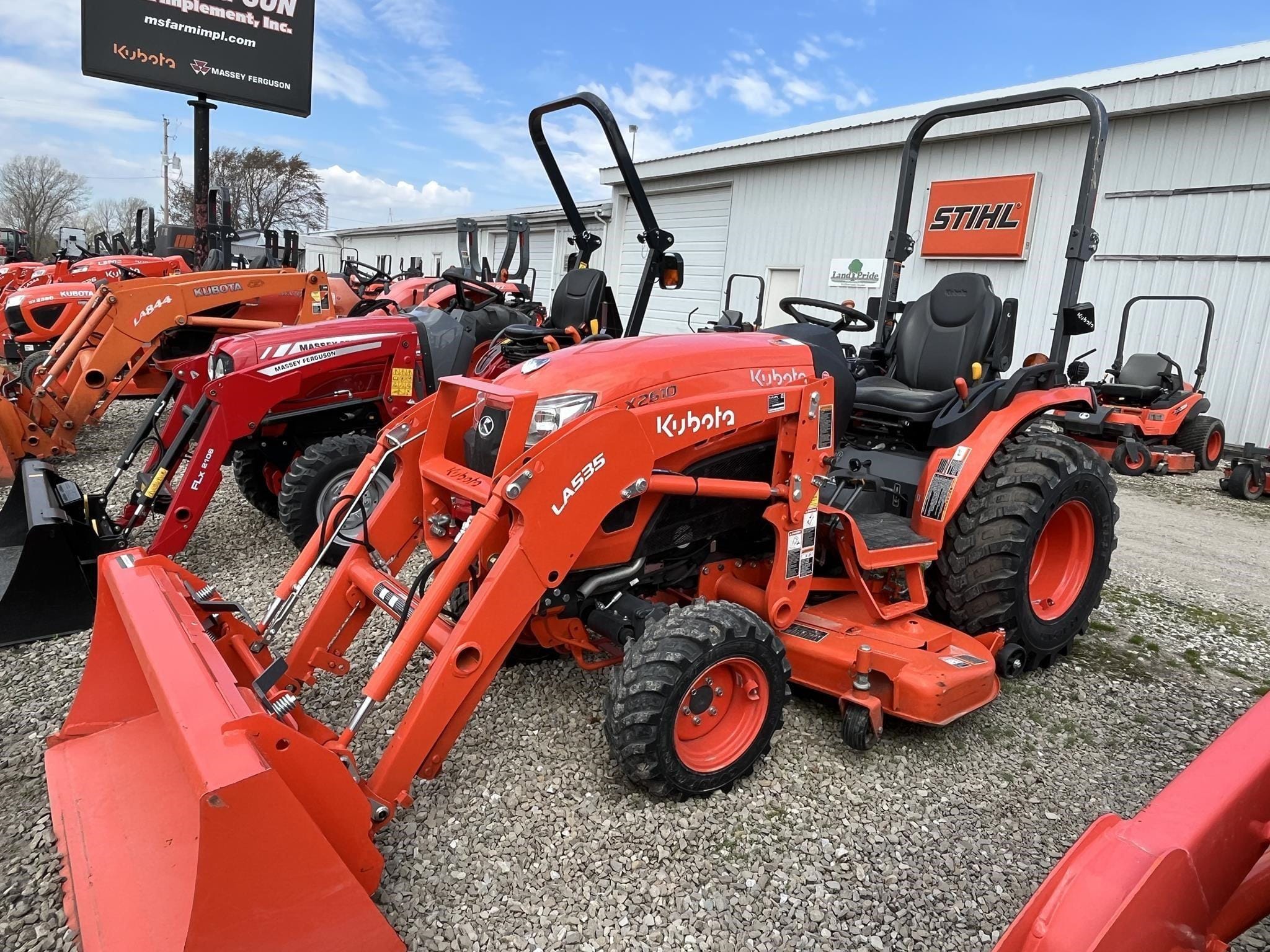 2021 Kubota LX2610HSD Equipment Image0