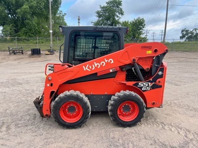 Image of Kubota SSV65 equipment image 1