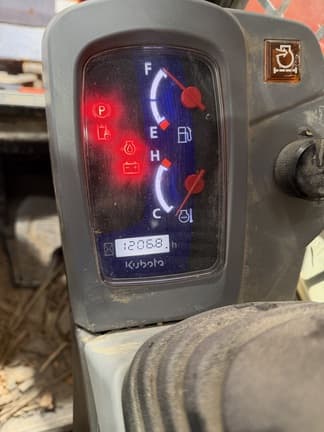 Image of Kubota SVL75 equipment image 3