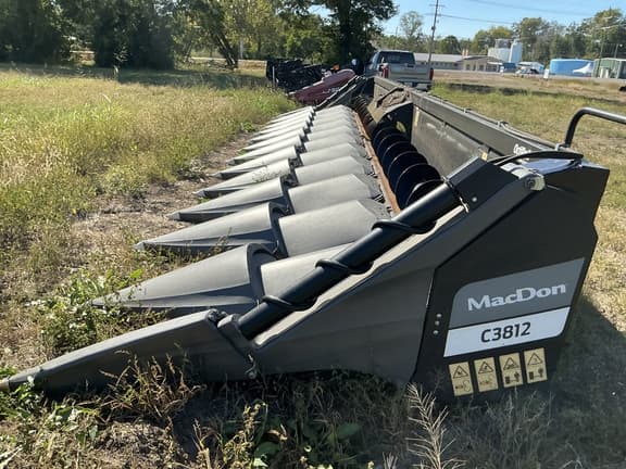 Image of MacDon C3812 equipment image 4