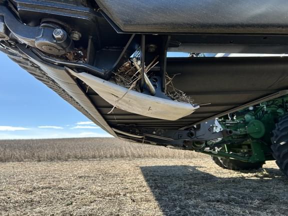 Image of MacDon FD135 equipment image 2