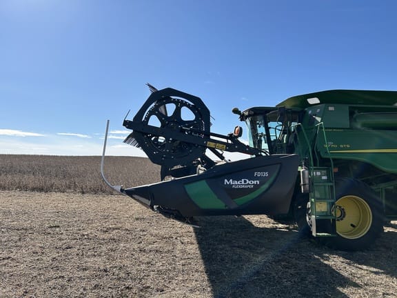 2021 MacDon FD135 Equipment Image0