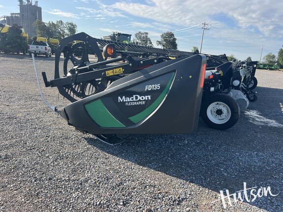 Image of MacDon FD135 equipment image 2