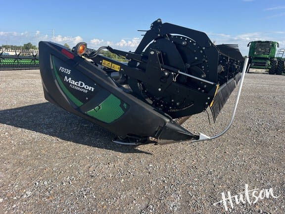 2021 MacDon FD135 Equipment Image0
