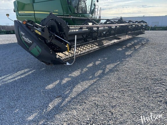 2021 MacDon FD140 Equipment Image0