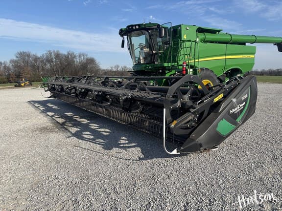 Image of MacDon FD140 equipment image 2