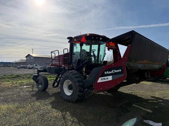 2021 MacDon M1240 Equipment Image0