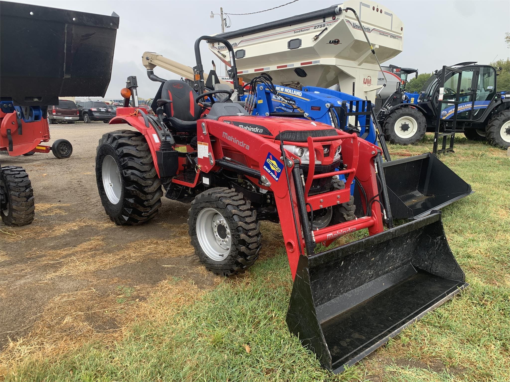 2021 Mahindra 1626 HST Equipment Image0