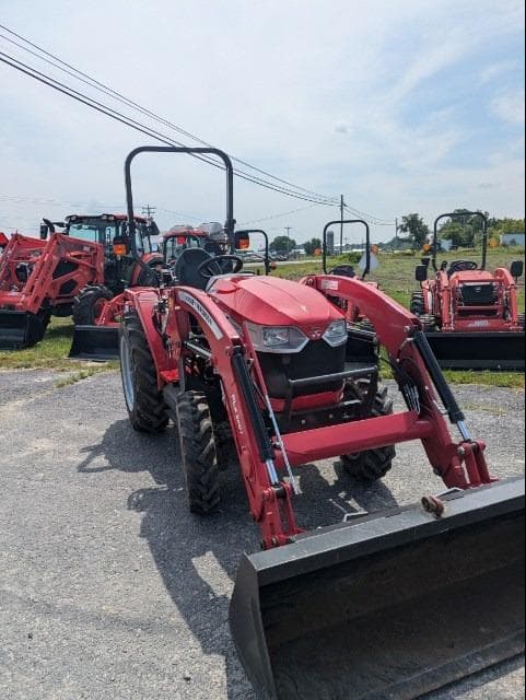Image of Massey Ferguson 1825E equipment image 4