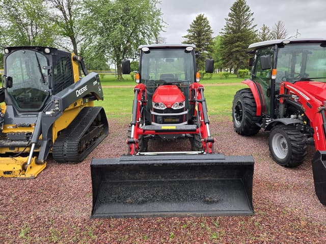Image of Massey Ferguson 1835M equipment image 1