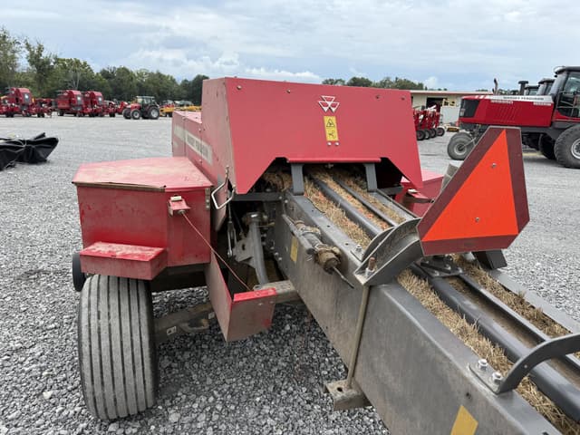 Image of Massey Ferguson 1840 equipment image 4