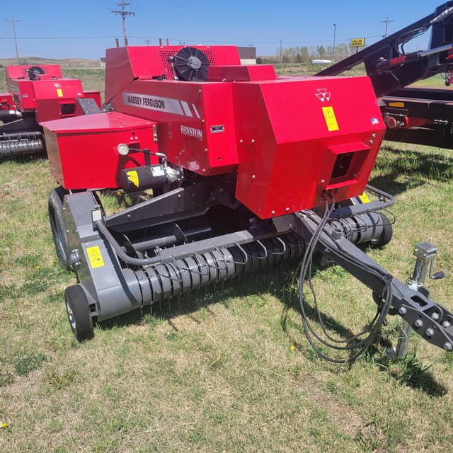 Image of Massey Ferguson 1840 equipment image 1