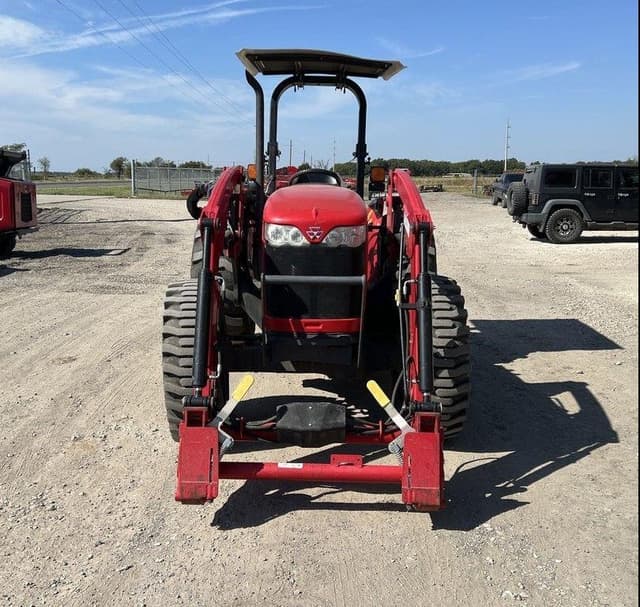 Image of Massey Ferguson 2607H equipment image 2