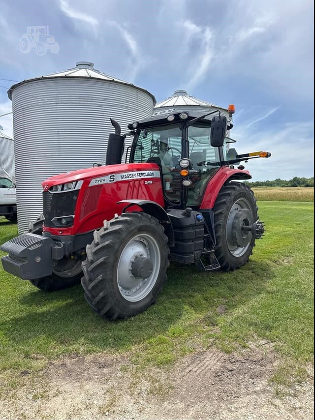 Image of Massey Ferguson 7724S equipment image 4