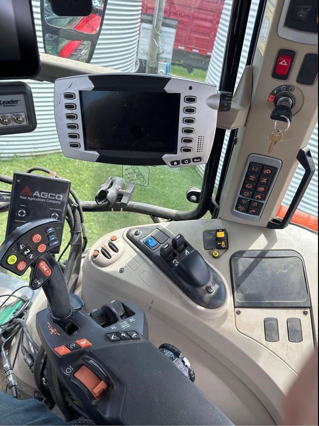 Image of Massey Ferguson 7724S equipment image 3