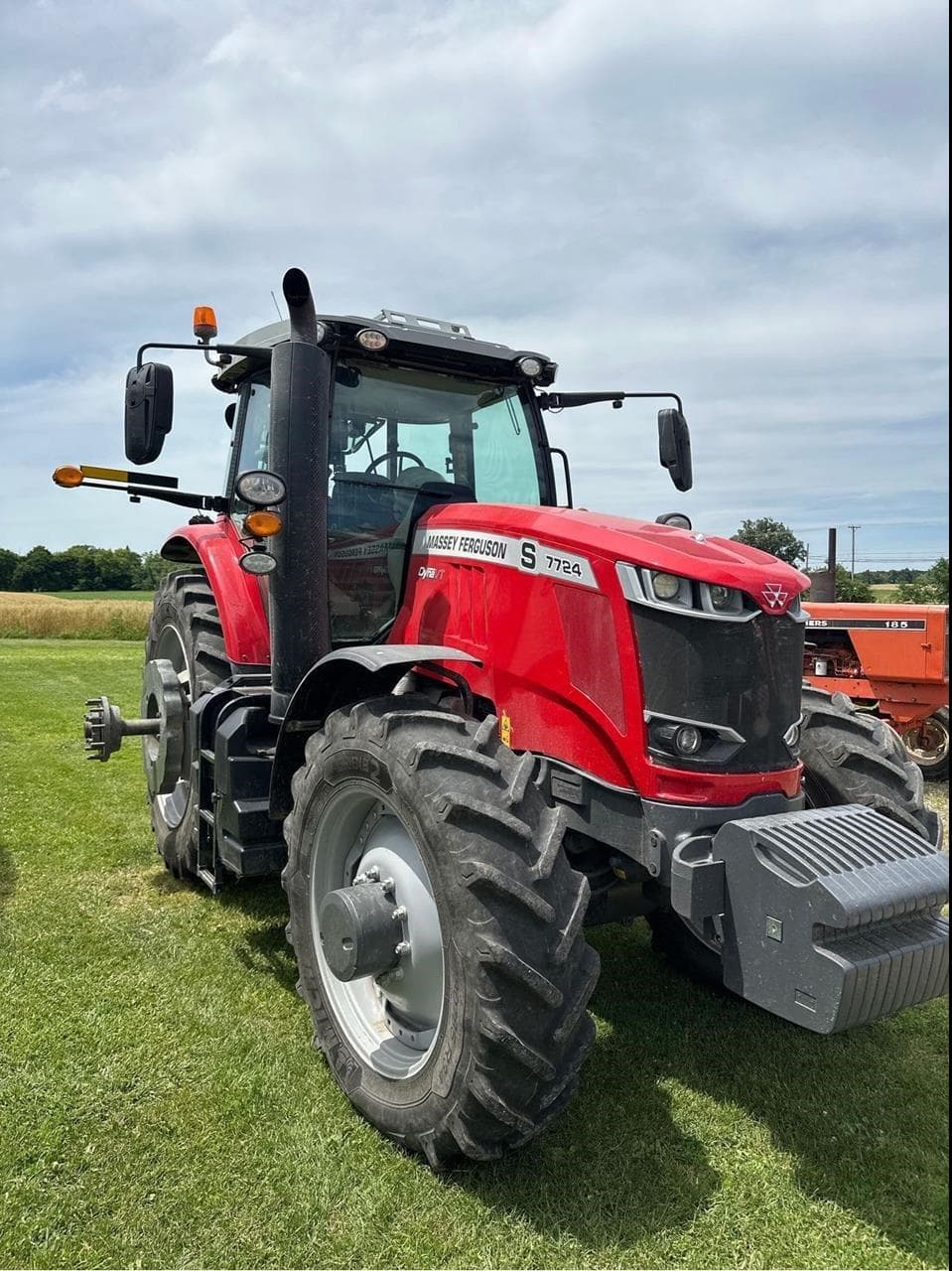 Image of Massey Ferguson 7724S Primary image