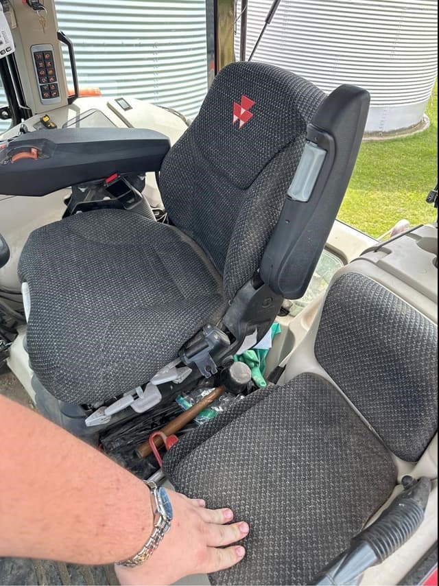 Image of Massey Ferguson 7724S equipment image 1