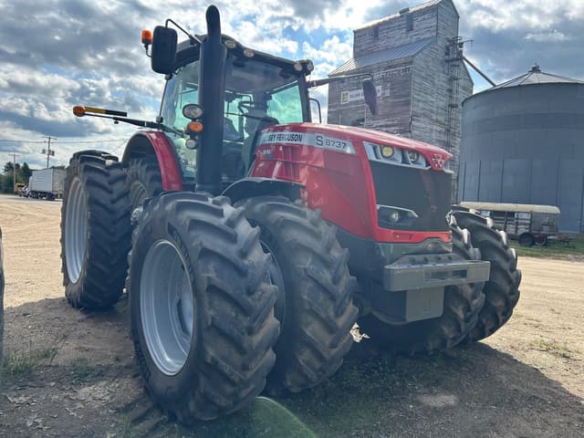Image of Massey Ferguson 8737S equipment image 2