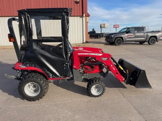 Image of Massey Ferguson GC1723E equipment image 4