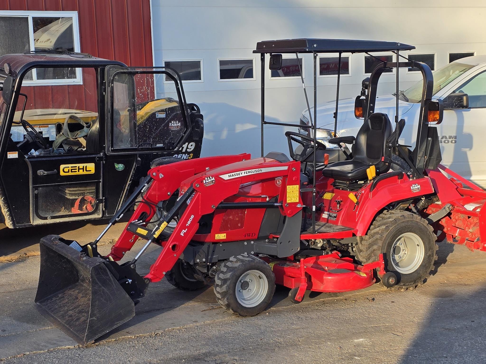 2021 Massey Ferguson GC1725M Equipment Image0