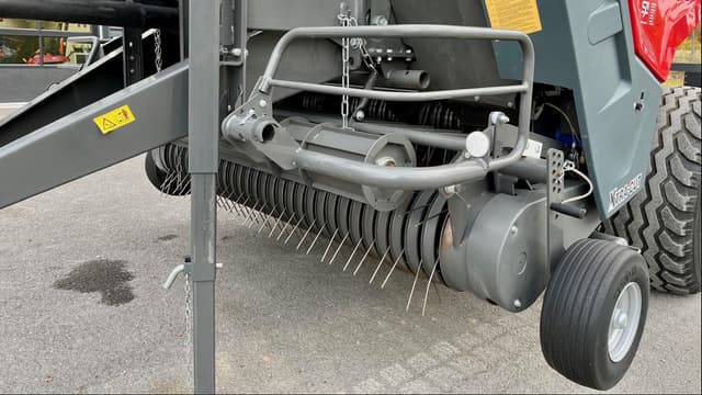 Image of Massey Ferguson RB4160V equipment image 2