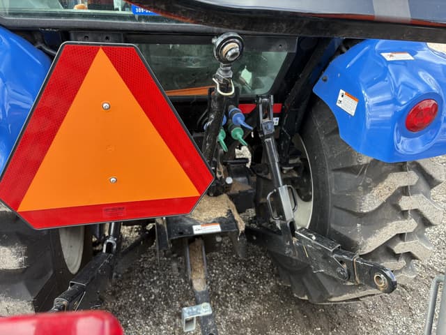 Image of New Holland Boomer 40 equipment image 3