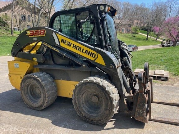 2021 New Holland L328 Equipment Image0