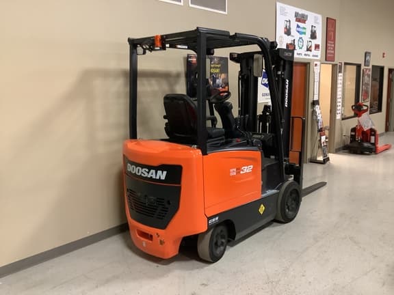 Image of  Doosan BC32S-7 equipment image 2