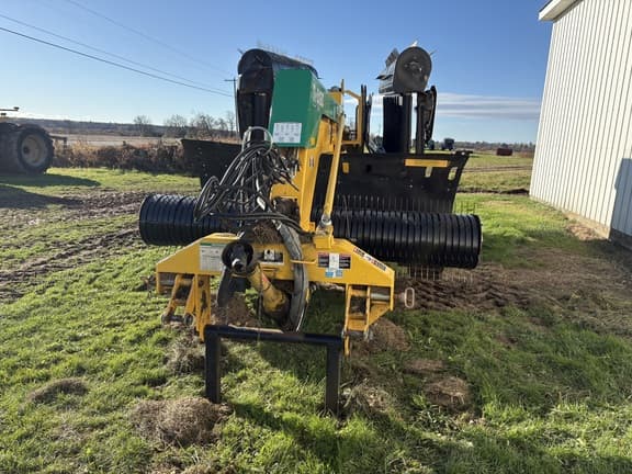 Image of Oxbo 2334 equipment image 2