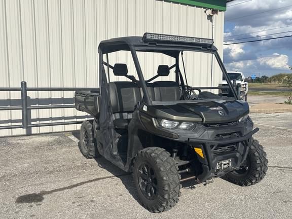 Image of Can-Am Defender XT HD8 equipment image 4