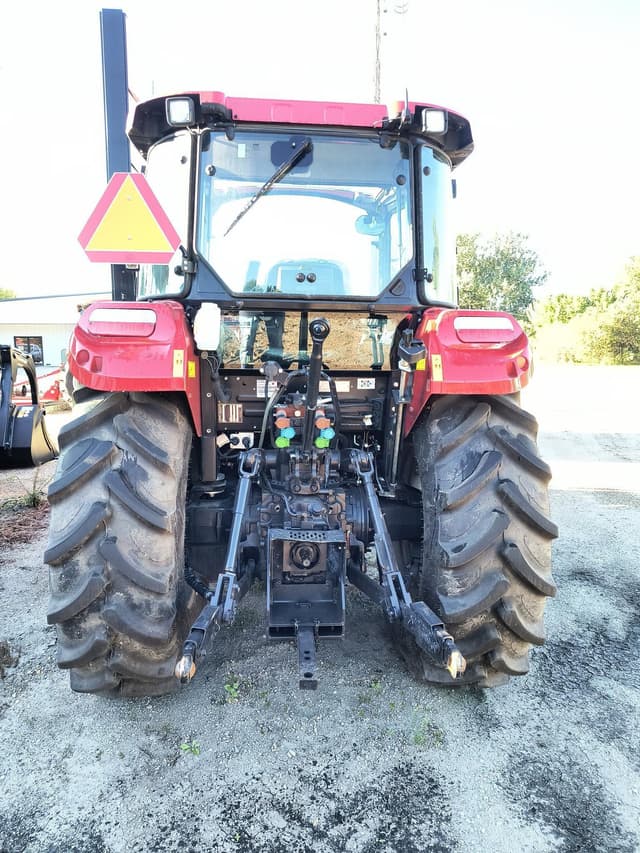 Image of Case IH Farmall 100C equipment image 2