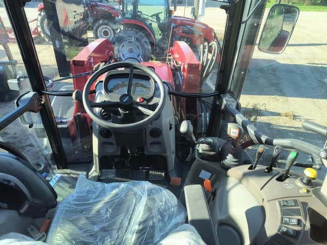Image of Case IH Farmall 100C equipment image 1
